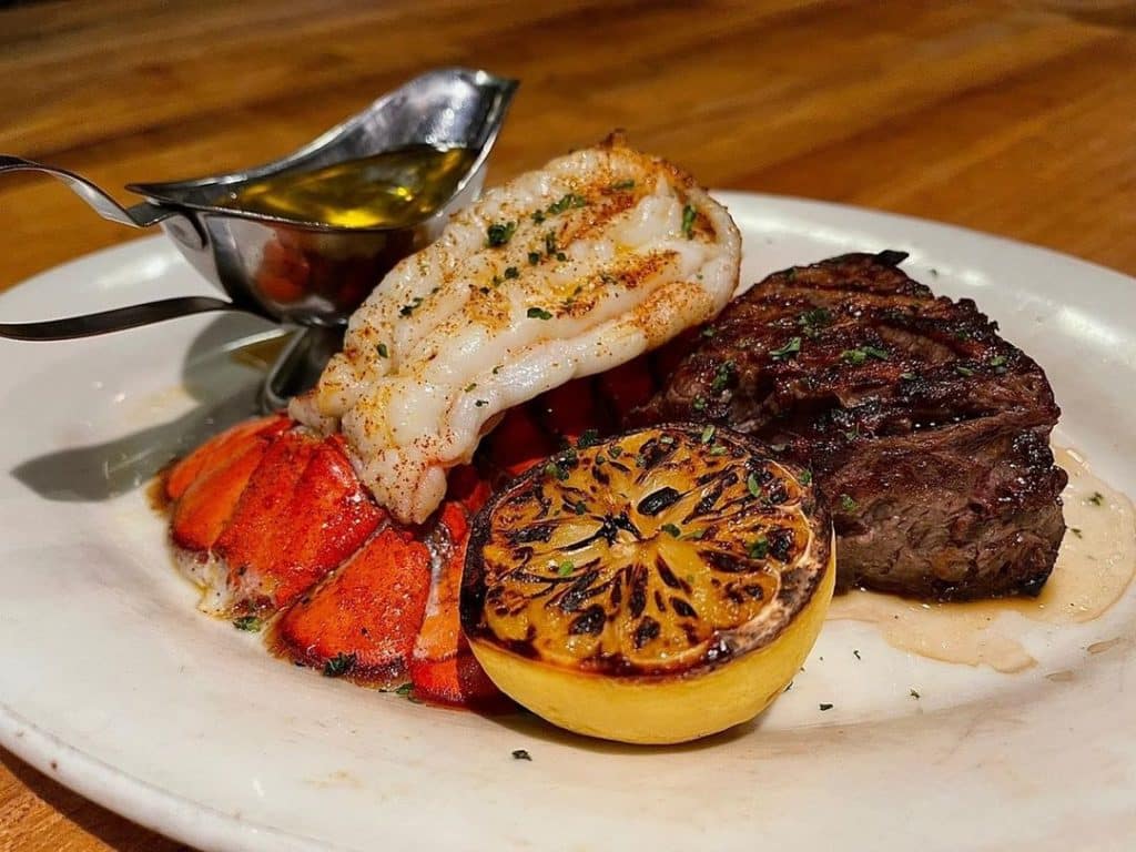 11 Sizzling Steakhouses In Boston With The Juiciest Steaks!