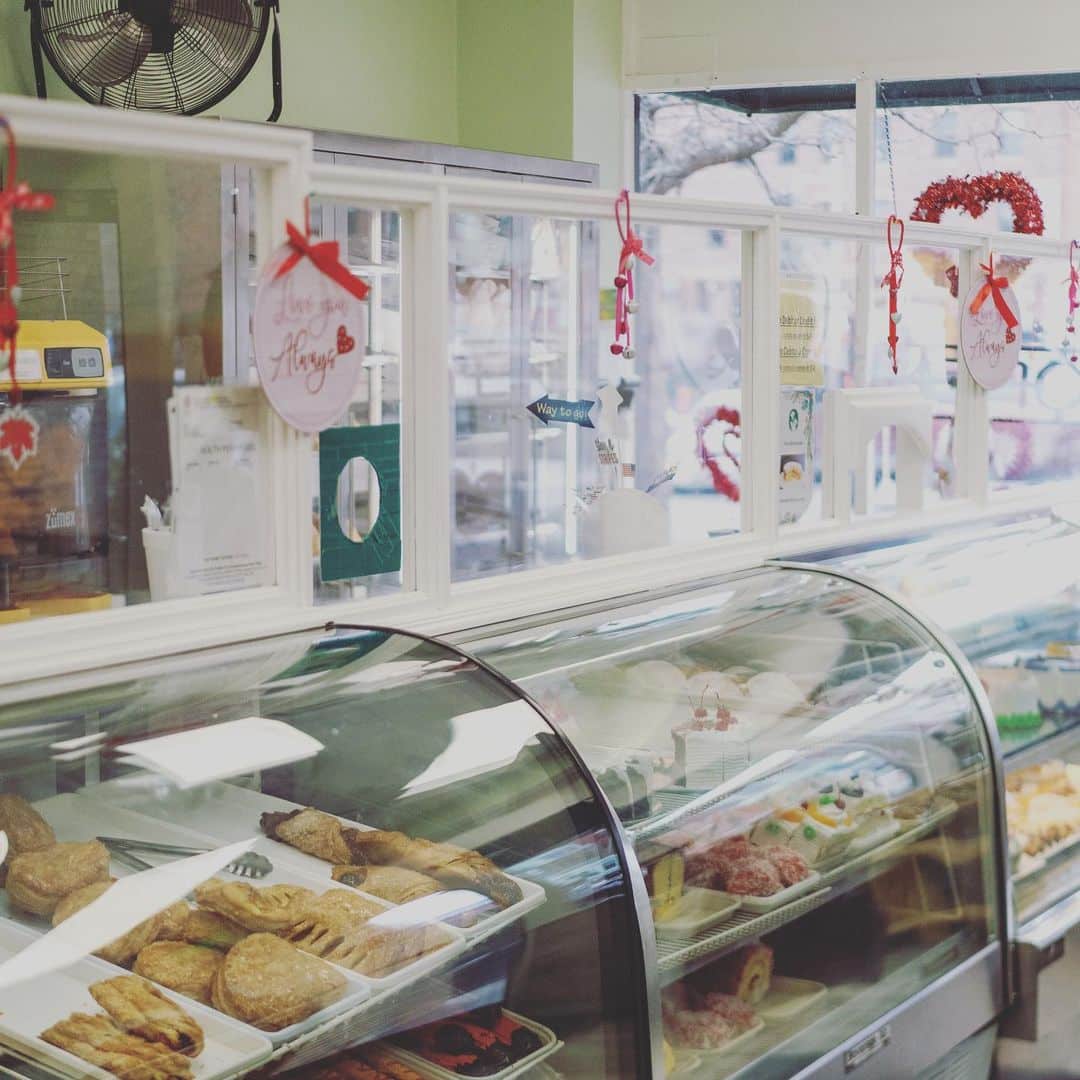 8 Brilliant Bakeries In Boston With Fest Pastries, Bread, & Beyond!