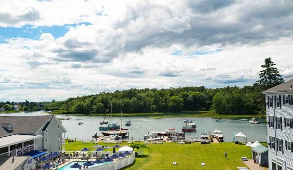 This Charming Resort 2 Hours From Boston Feels Like Living In A Fairytale