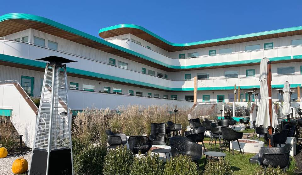 There’s A Restored 1951 Beachfront Hotel Just 1 Hour North Of Boston
