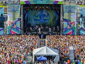 This Popular Folk Festival With 20+ Artists And 30+ Food Trucks Returns To The South Shore In Under 2 Weeks