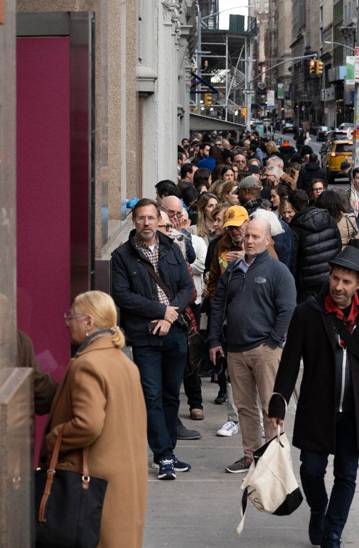 line of people in london for art fair