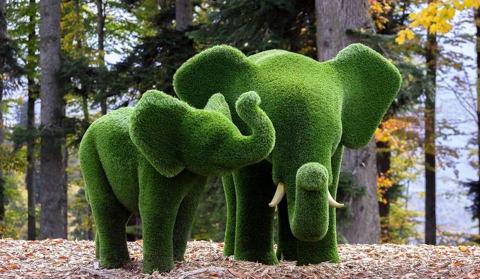The Nation&#8217;s Oldest Topiary Garden Is 1 Hour From Boston—With Over 80 Lifesize Animals &#038; Figurines