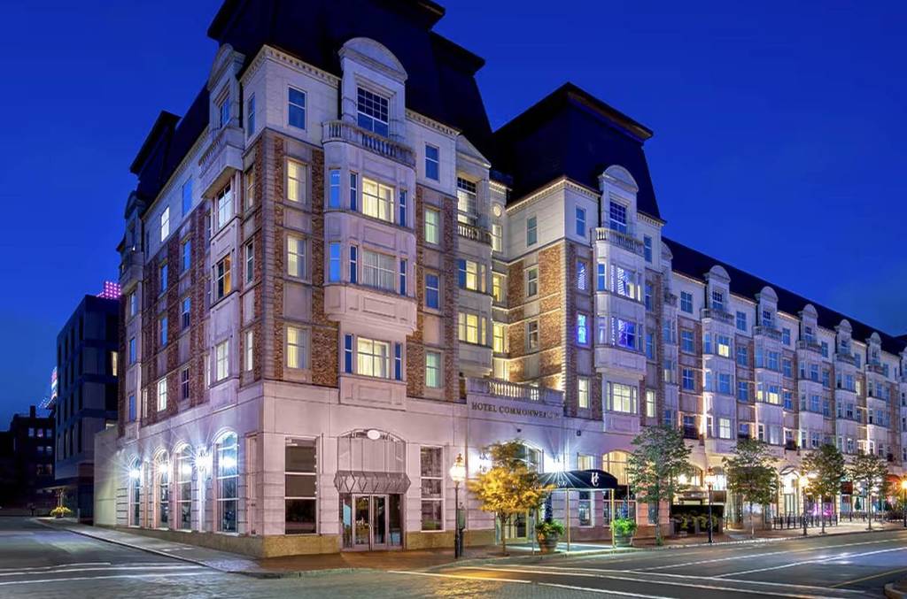 This Luxurious Hotel Is Hosting Nostalgic Concerts Under The Stars All Summer