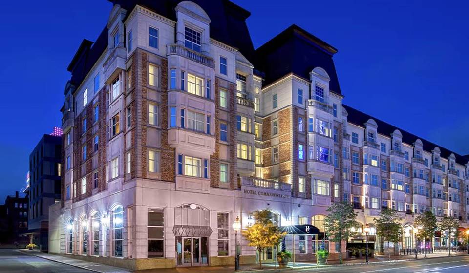 This Luxurious Hotel Is Hosting Nostalgic Concerts Under The Stars All Summer