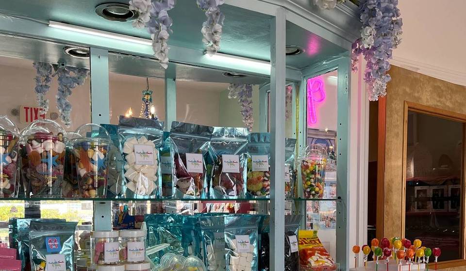 An Authentic Swedish Candy Shop With 100+ Varieties Of Sweets Is Right Across This Popular Boston-Area Beach