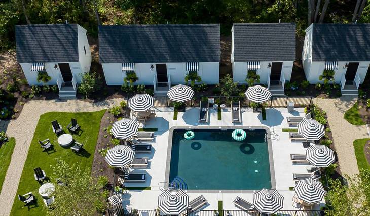 These Charming Clapboard Cottages Are Just 90 Minutes From Boston—With A Heated Pool, Stunning Foliage, And Miles Of Coastline &#038; Trails
