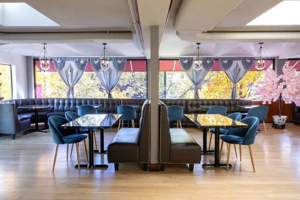 Esmai_Interior Dining Floor