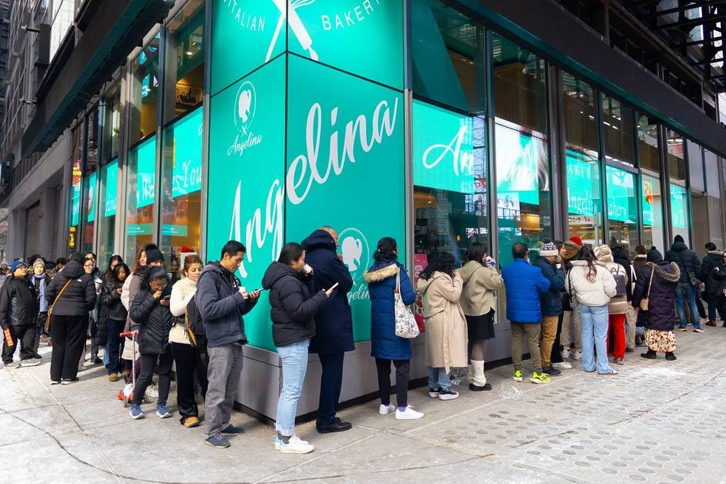 line outside angelina bakery times square