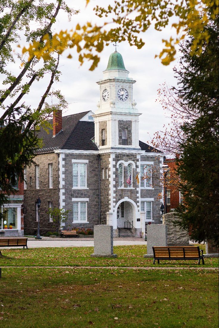 exterior of litchfield courthouse