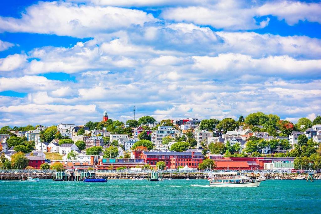 This 145-Mile Train Ride Connects Boston And Maine—With Small Towns, Seafood Stops, And Ocean Views