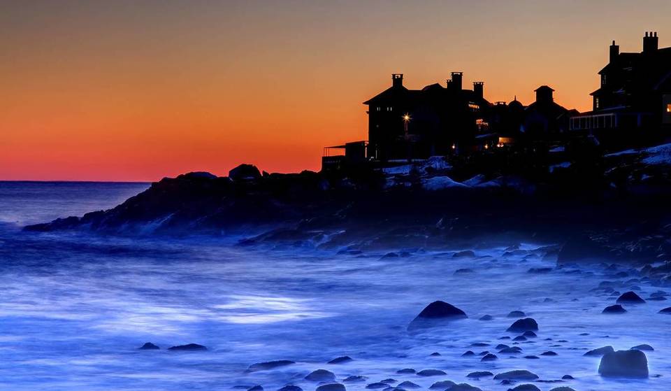 Under 1 Hour From Boston: This Enchanting Seaside Town Is A Hollywood Favorite With A ‘Singing’ Beach