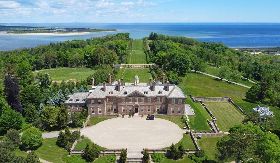 A Hollywood Favorite: This Seaside Village 40 Minutes From Boston Has The Juiciest Strawberry Fields And Crystal Clear Waters