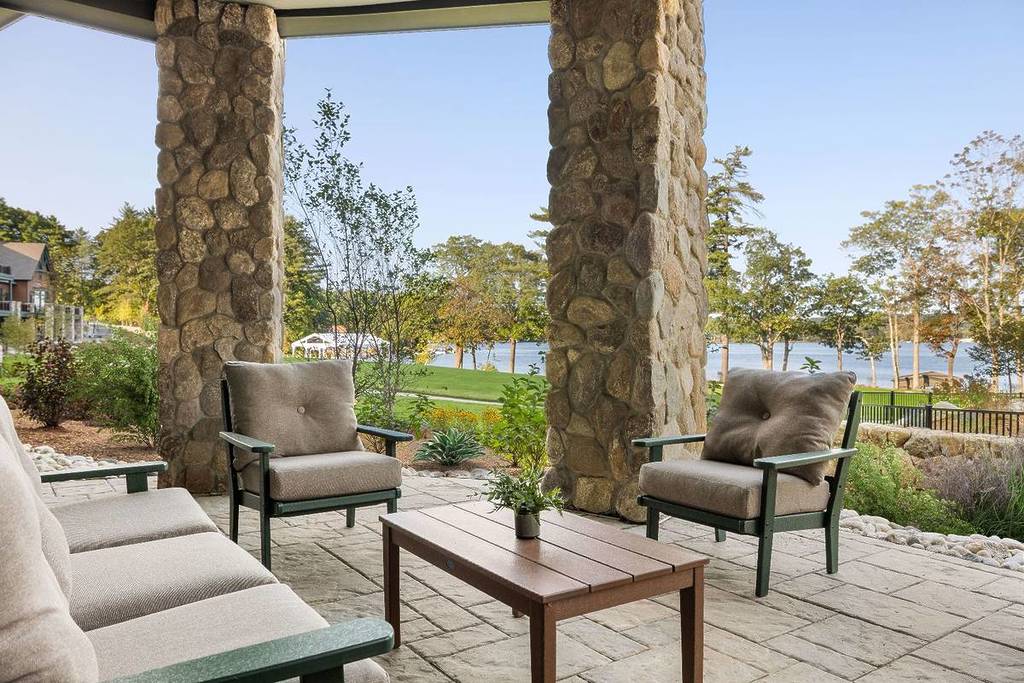 The LakeEstate on Winnisquam Lake View Suite_Patio