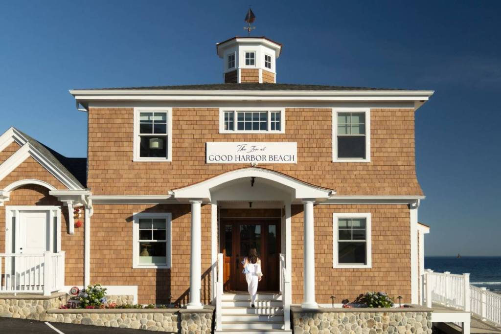 This 116-year-old hotel 1 hour from Boston just underwent a dramatic ...