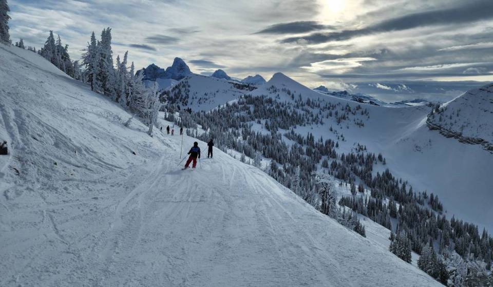 United Airlines connects Boston to Jackson Hole with new winter nonstops starting February 13, and travelers get free lift tickets upon landing