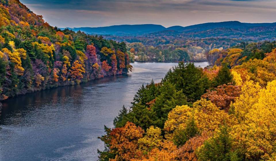 Named among the best fall-color spots in the U.S. by USA Today, these 2 iconic New England destinations are a short drive from Boston for peak foliage