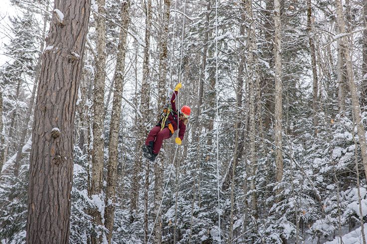 rappelling in the snow new hampshire