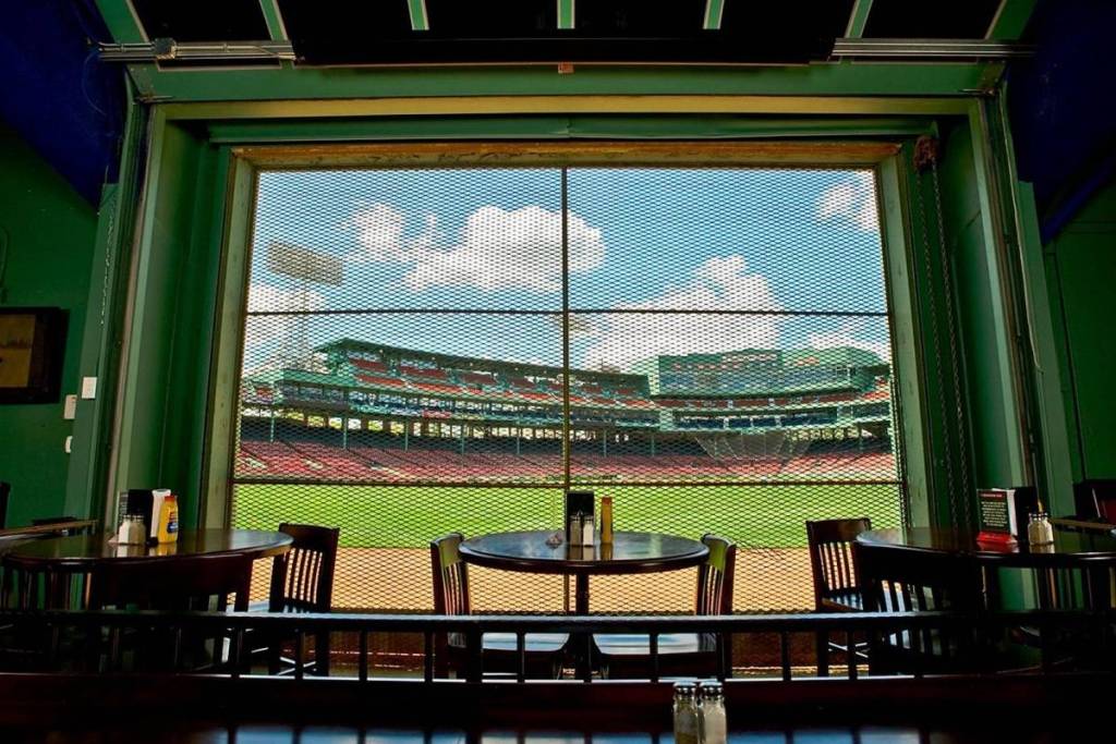 restaurant overlooking fenway park