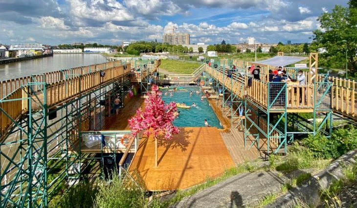 Flow : la piscine éphémère et gratuite d’Anderlecht fait son retour tout l’été !