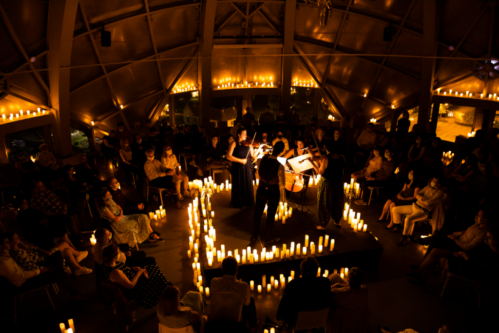 Candlelight Musiques de Dessins Animés : la magie des concerts à la bougie opère à l’Atomium de Bruxelles !