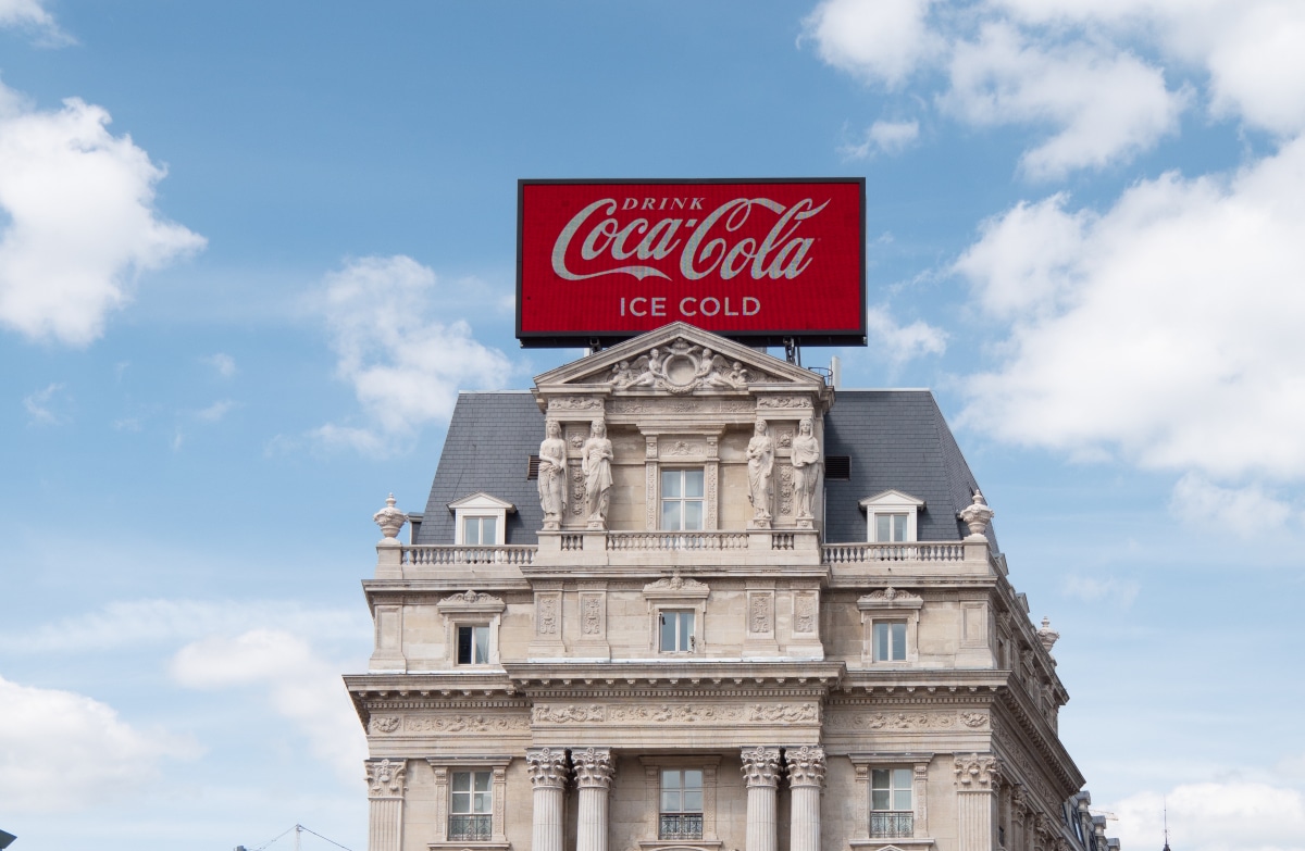 L'enseigne Coca-Cola va encore perdurer sur la place De Brouckère à ...