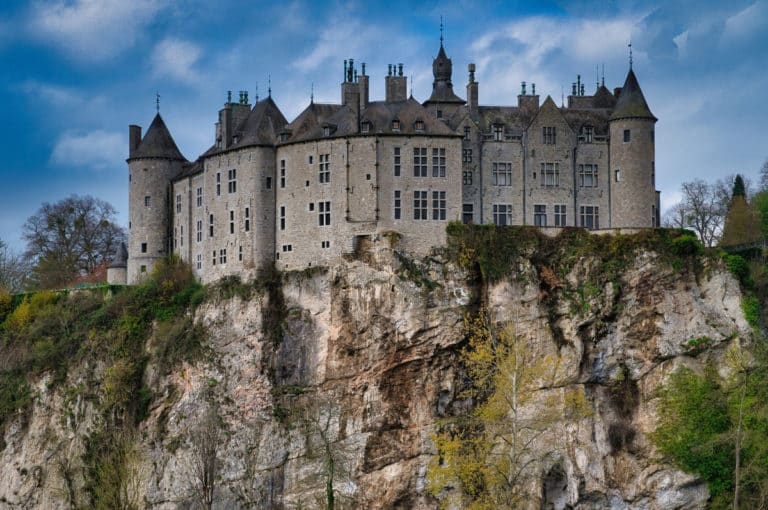 le-ch-teau-de-walzin-aussi-appel-le-neuschwanstein-belge