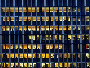 Trois Belges sur quatre se disent heureux au travail : le secret du bonheur au bureau selon les Belges !