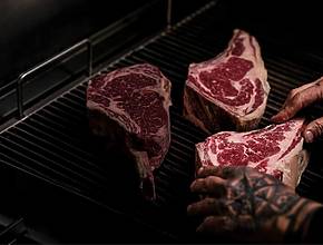 Deux restaurants de viandes belges dans le top 101 des meilleurs steakhouses du monde : entrecôte fondante, côte à l’os XXL et Wagyu d’exception au menu…