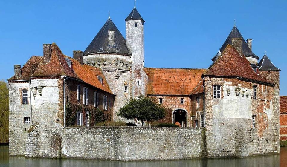 Just 2 hours from Brussels, set in 400 hectares of wooded countryside, this picturesque medieval château is one of the most beautiful in Northern France &#8211; and it seems to float on water!