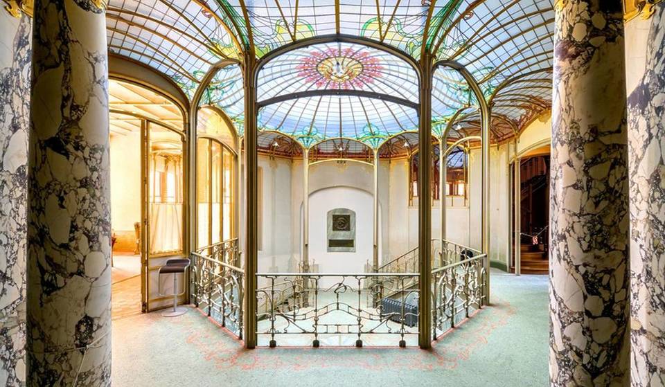 Avec ses jeux de lumière et ses formes inédites, ce bâtiment bruxellois inscrit au patrimoine mondial de l’UNESCO cache un trésor d’Art nouveau que vous n’avez sûrement jamais remarqué