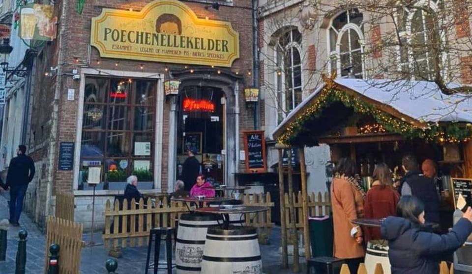 A lovely temporary winter chalet sets up shop in Brussels – mulled wine, steaming chocolate and a comforting atmosphere guaranteed!