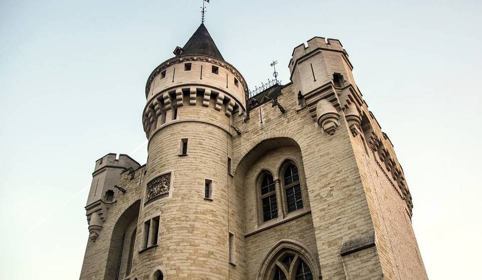 Les Bruxellois souhaitaient sa destruction : ce vestige médiéval a été sauvé in extremis en 1840 et est devenu un musée en plein Bruxelles
