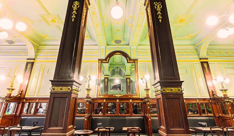 A stone’s throw from the Grand Place, this Art Nouveau tavern dating from 1904 was René Magritte’s secret hideaway—and it has retained all its Belle Époque decor.