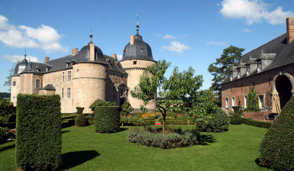 Just an hour from Brussels, this castle set amid its moats hides three museums and offers a unique insight into history, rural life, and nature.