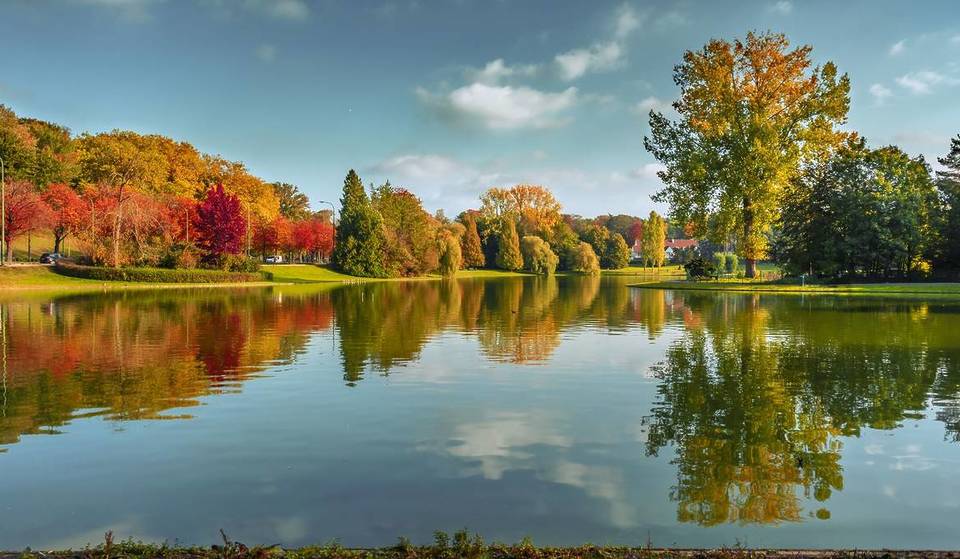 Less than 20 minutes from the center of Brussels, this majestic English-style park is considered the most chic in the capital—it is home to romantic ponds and a unique museum with Art Nouveau elements.