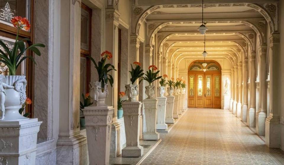 Less than an hour from Brussels, this Art Nouveau gem, listed since 1900, is hidden away in a former girls’ boarding school—a Belle Époque masterpiece that houses a glass roof that is unique in the world.