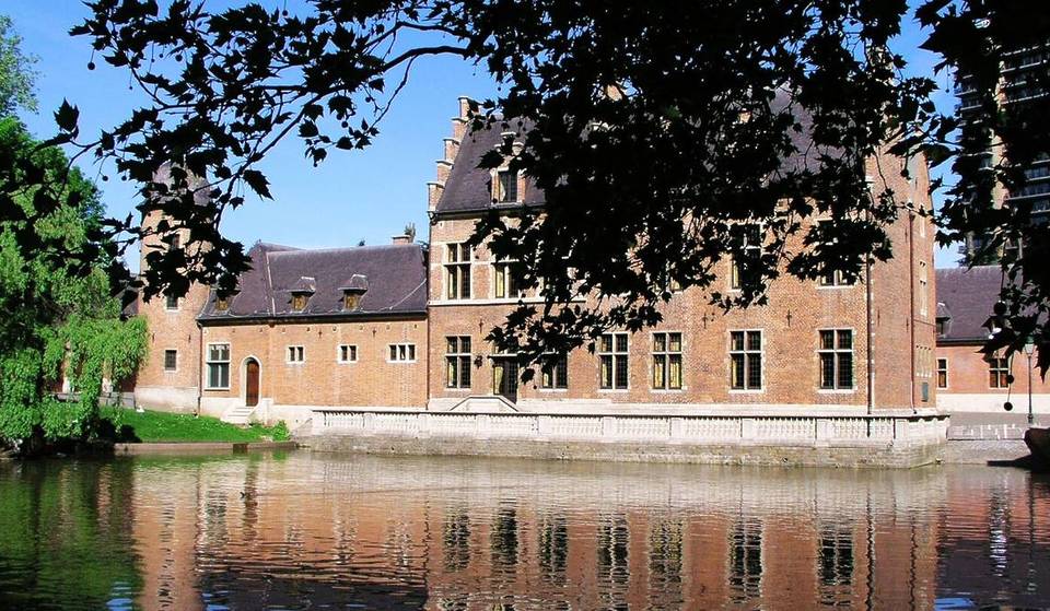 Just a few minutes from the center of Brussels, this Renaissance castle with medieval origins almost disappeared—it housed a velodrome and movie studios before becoming a listed monument.