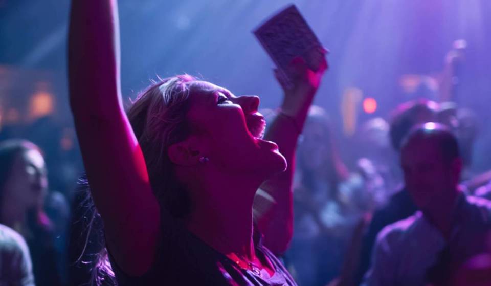 Entre clubbing et jeu culte, ce show immersif de 3 heures à Bruxelles est l&rsquo;expérience la plus électrique du moment à partager entre amis
