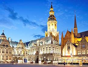 À moins de 2h de Bruxelles, ce joyau historique flamand fut le dernier bastion libre de Belgique – il abrite l’une des plus belles places de la Renaissance espagnole et un musée de la boulangerie caché dans une ferme du XVIIème siècle