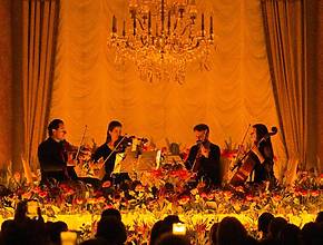 Ce théâtre centenaire au cœur de Bruxelles va se transformer en jardin de lumière lors de concerts, pour quelques soirées éphémères