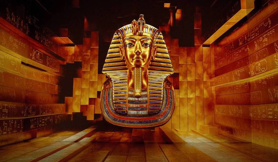 What if entering Tutankhamun’s tomb were possible? With 6-meter-high projections and 1,200 m² of immersion, this immersive exhibition in Brussels offers a true exploration of ancient Egypt