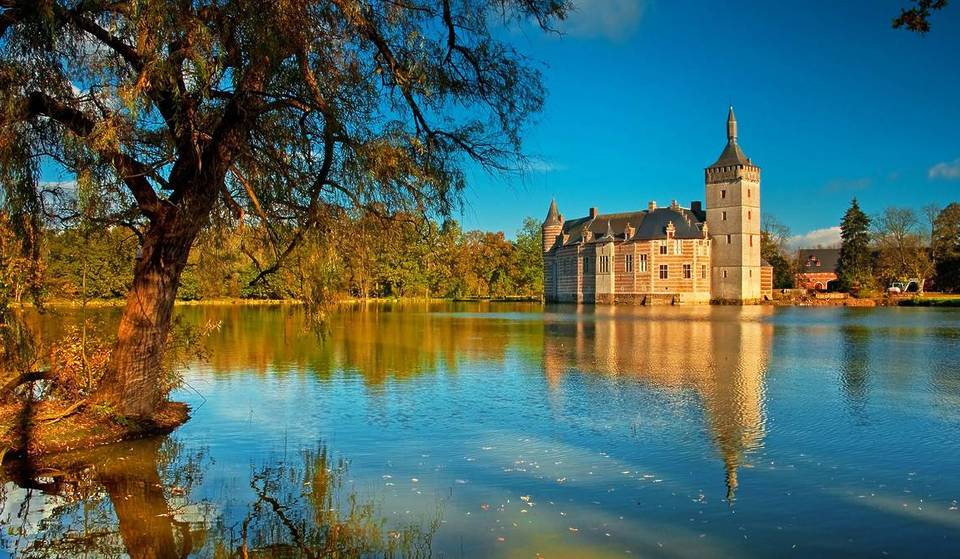 À moins de 45 minutes de Bruxelles, ce château majestueux du Moyen Âge cache les légendes les plus mystérieuses du Brabant flamand – un joyau du Hageland qui va prochainement rouvrir ses portes
