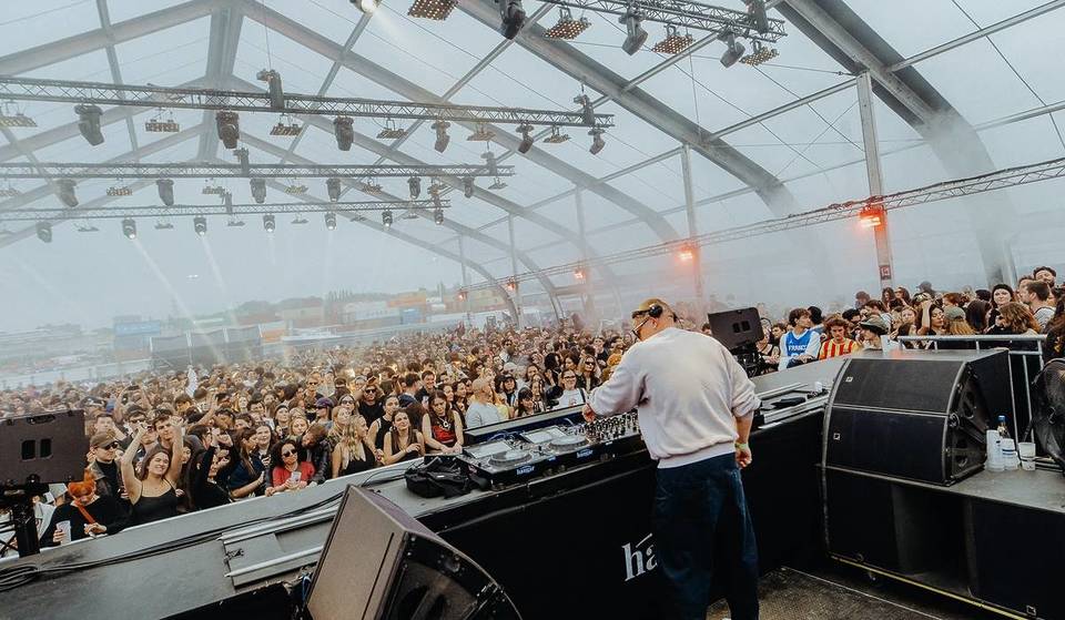 In Brussels, one of the must-attend events of the spring electronic music scene returns to the canal for 48 hours of outdoor sets—featuring Overmono, Patrick Mason, and other leading figures of the current scene