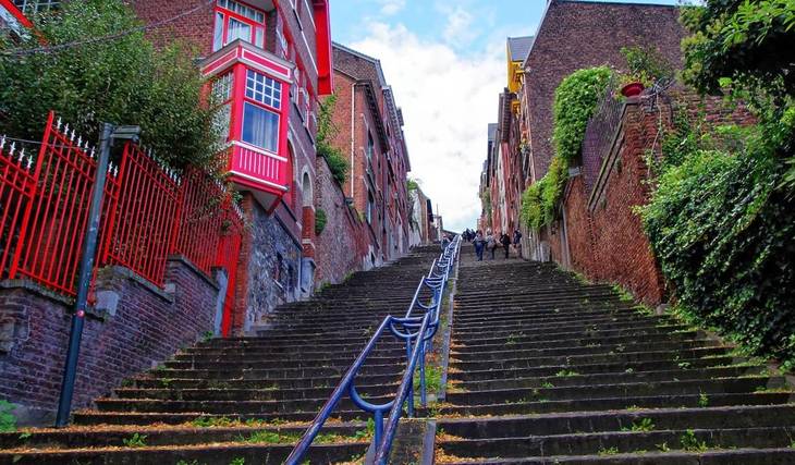 Just 1 hour and 30 minutes from Brussels, these stairs—ranked among the most extraordinary in the world—reveal a spectacular panorama—a stone colossus from 1883 that has become a must-see destination for all visitors!