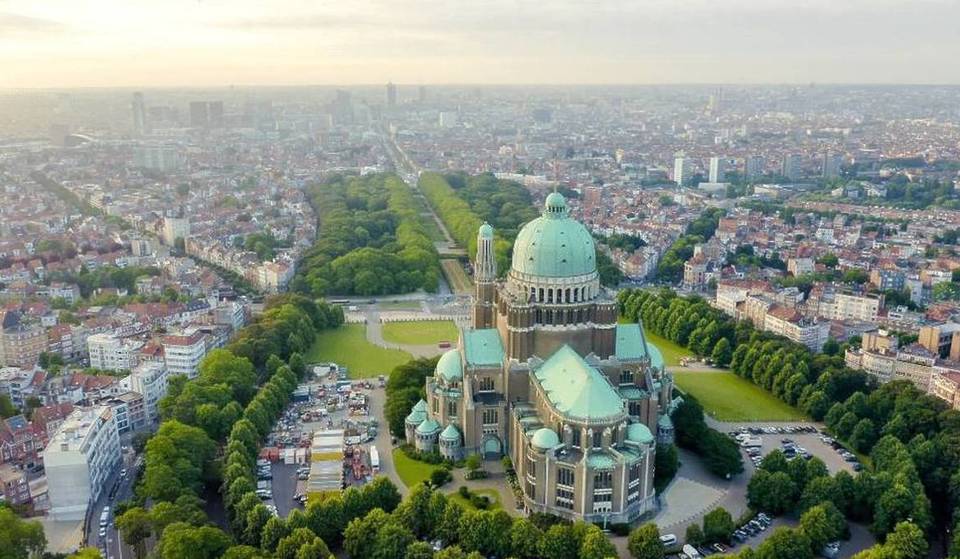 Right in the heart of Brussels, this century-old building is one of the world’s greatest Art Deco monuments—an architectural gem that houses a theater and a unique restaurant!
