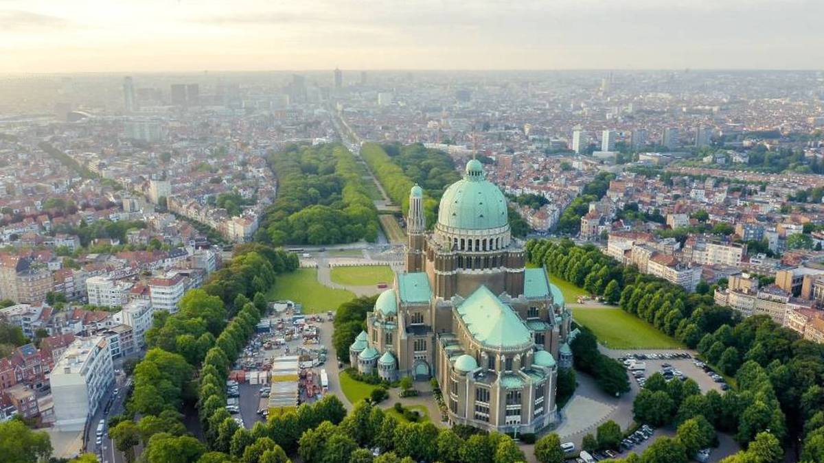 Right in the heart of Brussels, this century-old building is one of the ...