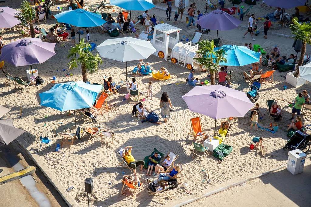 Just 45 minutes from Brussels, this huge, free urban beach is making a comeback in 2026 with fine sand, lounge chairs, and concerts all summer long