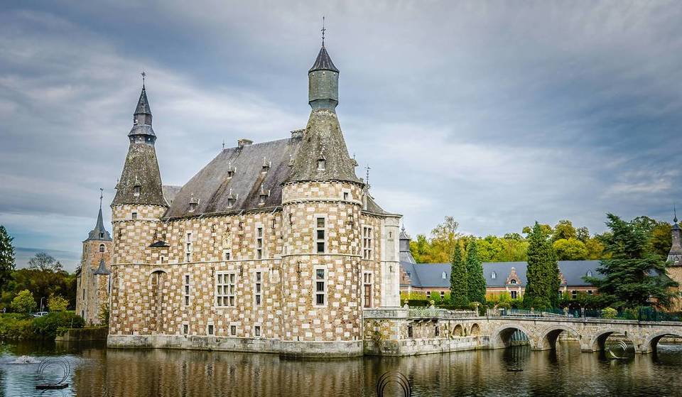 Forget classic castles: Just 1 hour and 15 minutes from Brussels, this Renaissance gem reveals checkerboard facades unique in Europe—a 22-hectare listed estate