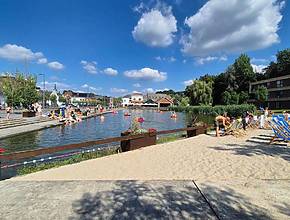 Just a few more days to enjoy it! Discover this hidden, pop-up beach just 30 minutes from Brussels: swimming, games, paddleboarding, and relaxation are all on the agenda!
